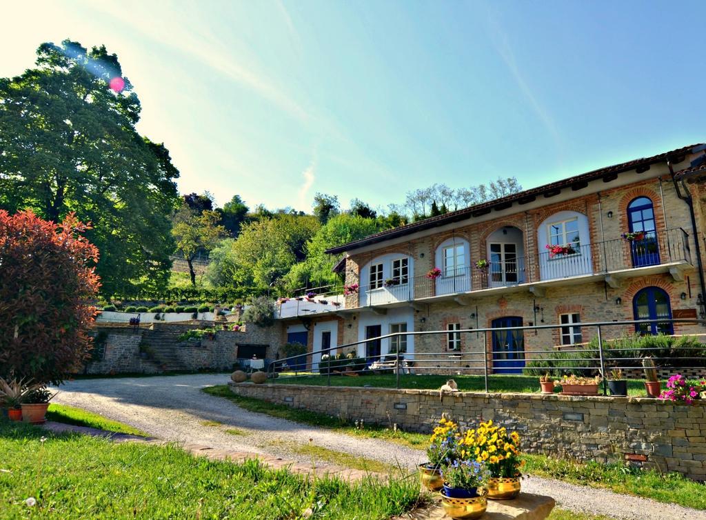 Гостевой дом Cascina Il Convivio Диано-д'Альба Экстерьер фото