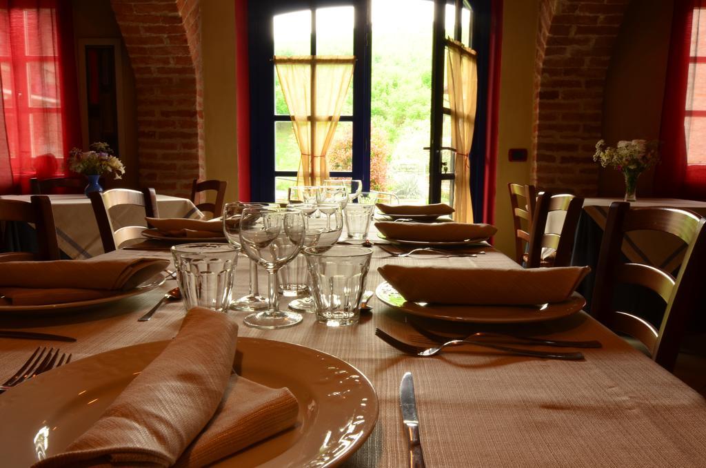 Гостевой дом Cascina Il Convivio Диано-д'Альба Экстерьер фото