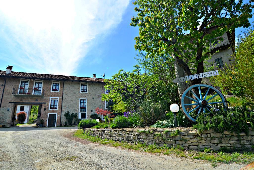 Гостевой дом Cascina Il Convivio Диано-д'Альба Экстерьер фото