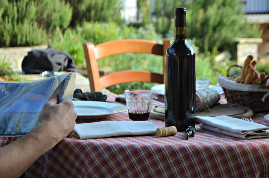 Гостевой дом Cascina Il Convivio Диано-д'Альба Экстерьер фото